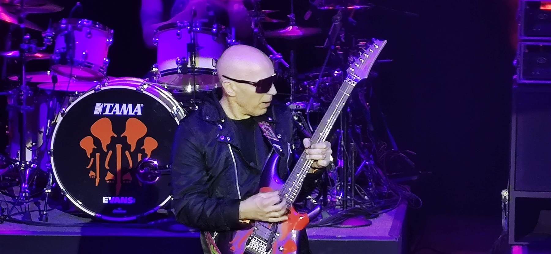 Joe Satriani Earth Tour  24 04 23  Teatro Dal Verme Milano  001