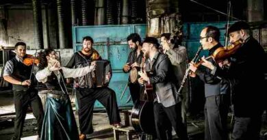 Barcelona Gipsy balKan Orchestra_b
