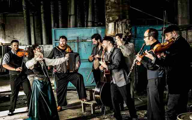 Barcelona Gipsy balKan Orchestra_b