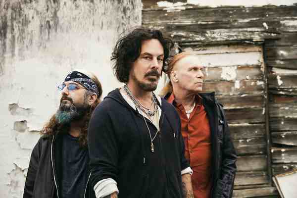 THE WINERY DOGS