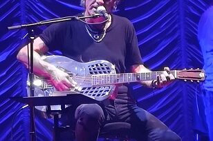LUCIANO LIGABUE: Recensione live e scaletta concerto Correggio