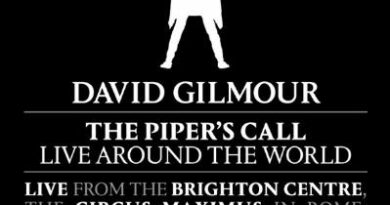 David Gimour ascolta lo streaming