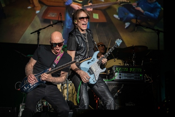 SatchVai Band quattro date in italia ph Jon Luini live 2025.jpg