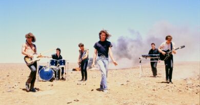 INXS LISTEN LIKE THIEVES Band Photo