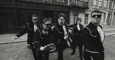 The Hives ph Dean Brandshaw.jpg