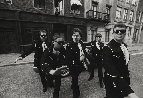 The Hives ph Dean Brandshaw.jpg