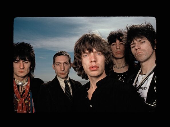 Rolling Stones ristampa Black and Blue con live Photographs by Hiro.jpg