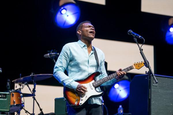 Robert Cray  (c) 2020 Crossroads Concerts LLC.